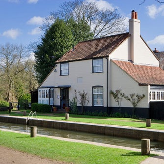 Thames Lock, Weybridge in the sunshine